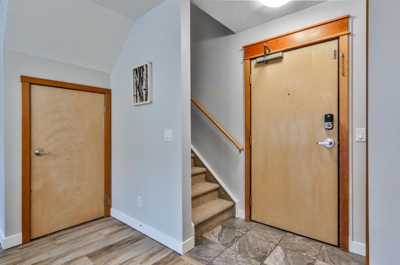 Charming 1 Bdrm Plus Loft With Views Managed By Little Sister Getaways キャンモア エクステリア 写真