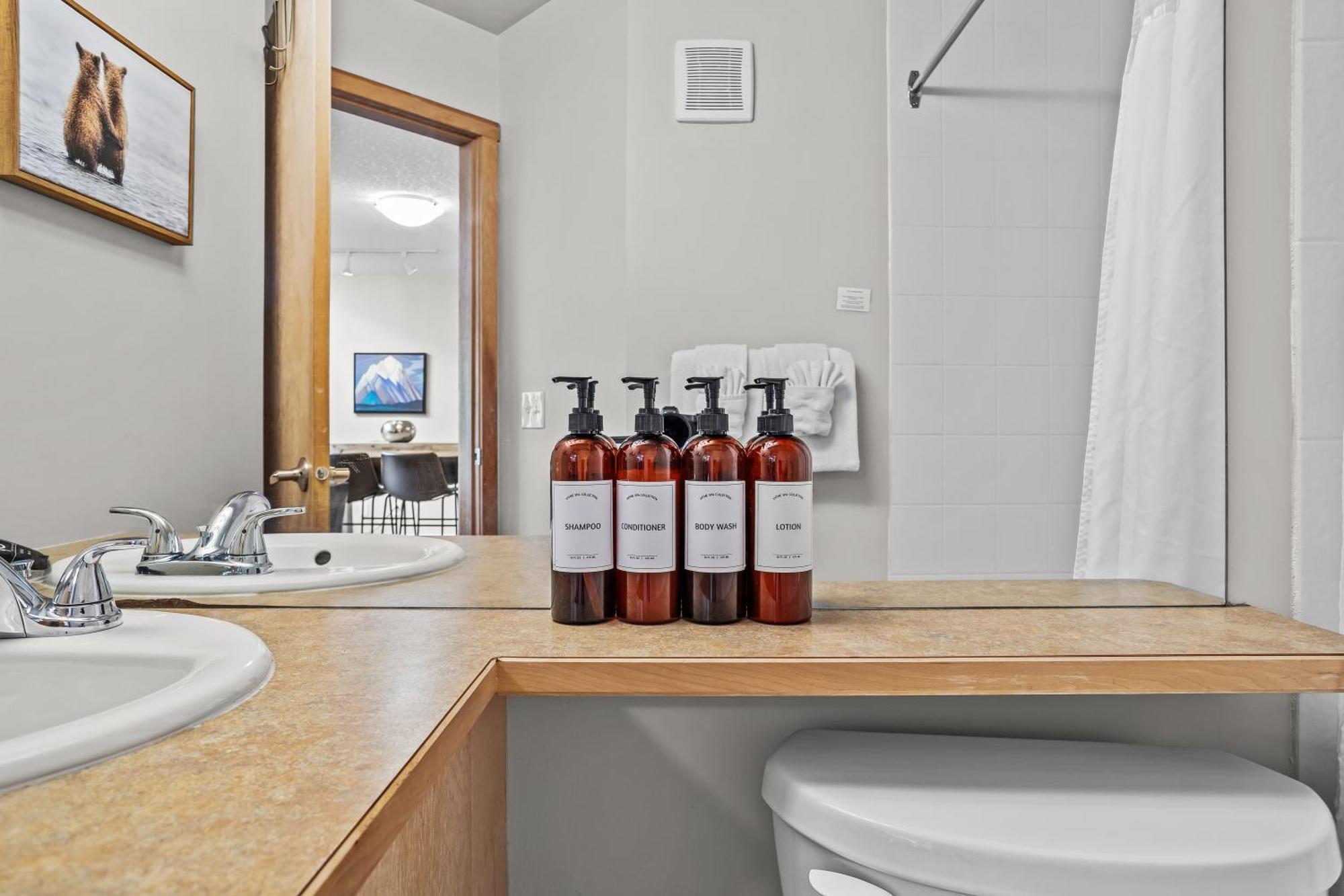 Charming 1 Bdrm Plus Loft With Views Managed By Little Sister Getaways キャンモア エクステリア 写真