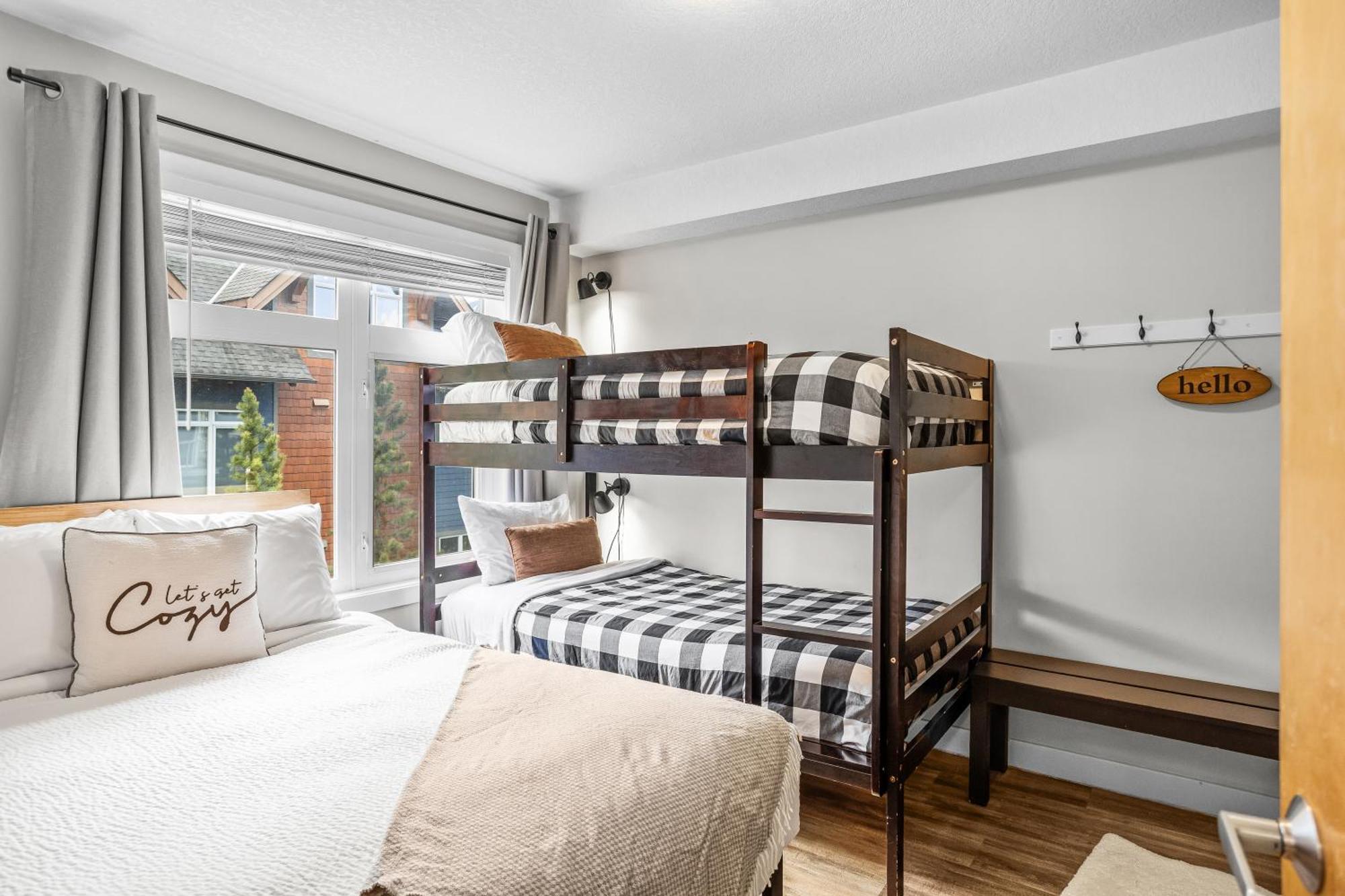 Charming 1 Bdrm Plus Loft With Views Managed By Little Sister Getaways キャンモア エクステリア 写真